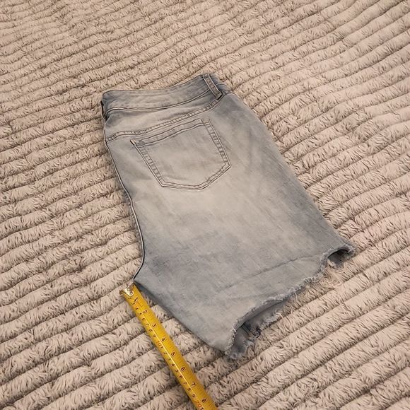Light wash, distressed Torrid jean shorts size 16. - Picture 8 of 8